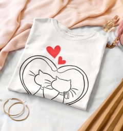 TRICOU ALB PISICI INDRAGOSTITE DETALIU