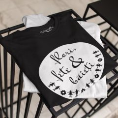 TRICOU NEGRU FLORI FETE SI BAIETI DETALIU