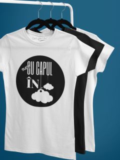 TRICOU ALB CU CAPUL IN NORI DETALIU 2