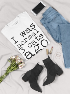 TRICOU I WAS NORMAL 3 CATS AGO ALB DETALIU 2