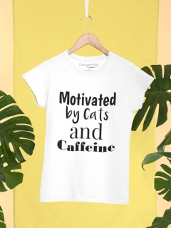 TRICOU MOTIVATED BY CATS AND CAFFEINE DETALIU 2