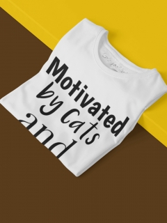 TRICOU MOTIVATED BY CATS AND CAFFEINE DETALIU