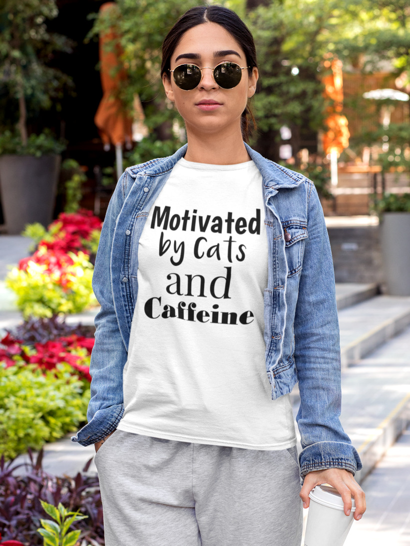 Tricou Alb Motivated by Cats and Caffeine