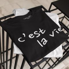 TRICOU NEGRU CEST LA VIE DETALIU
