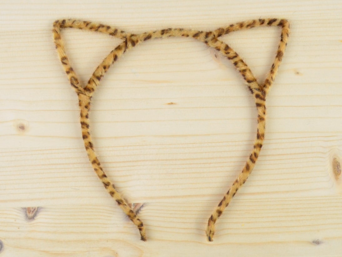 BENTITA URECHI PISICA ANIMAL PRINT PUF