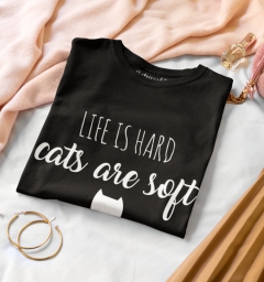 TRICOU CU PISICI LIFE IS HARD CATS ARE SOFT DETALIU