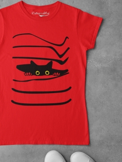 TRICOU CU PISICA TIMIDA ROSU DETALIU