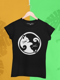 TRICOU CU PISICI YIN SI YANG NEGRU DETALIU 2