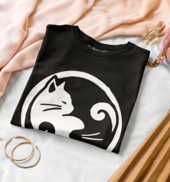 TRICOU CU PISICI YIN SI YANG NEGRU DETALIU