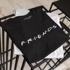 TRICOU FRIENDS DETALIU