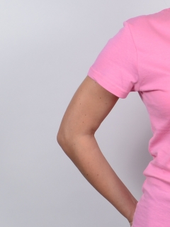 TRICOU ROZ DETALIU 2