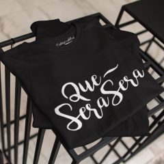 TRICOU QUE SERA SERA DETALIU