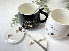 CANI CUPLU PISICI NEGRU SI ALB DETALIU