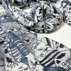 ESARFA CU PISICI ALB NEGRU DETALIU 2