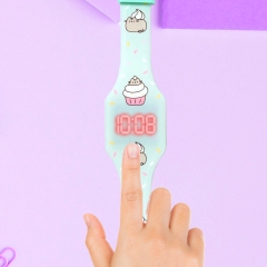 CEAS PUSHEEN CUPCAKE